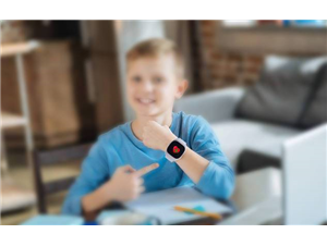 智能手表在(zài)考場中被禁止，防止學(xué)生在(zài)智能設備上舞弊