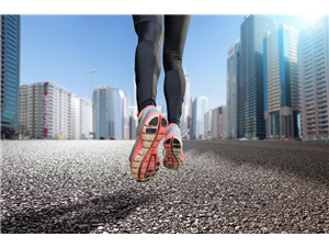 【聽(tīng)聞】老外跑步竟患癌 如何跑出健康？